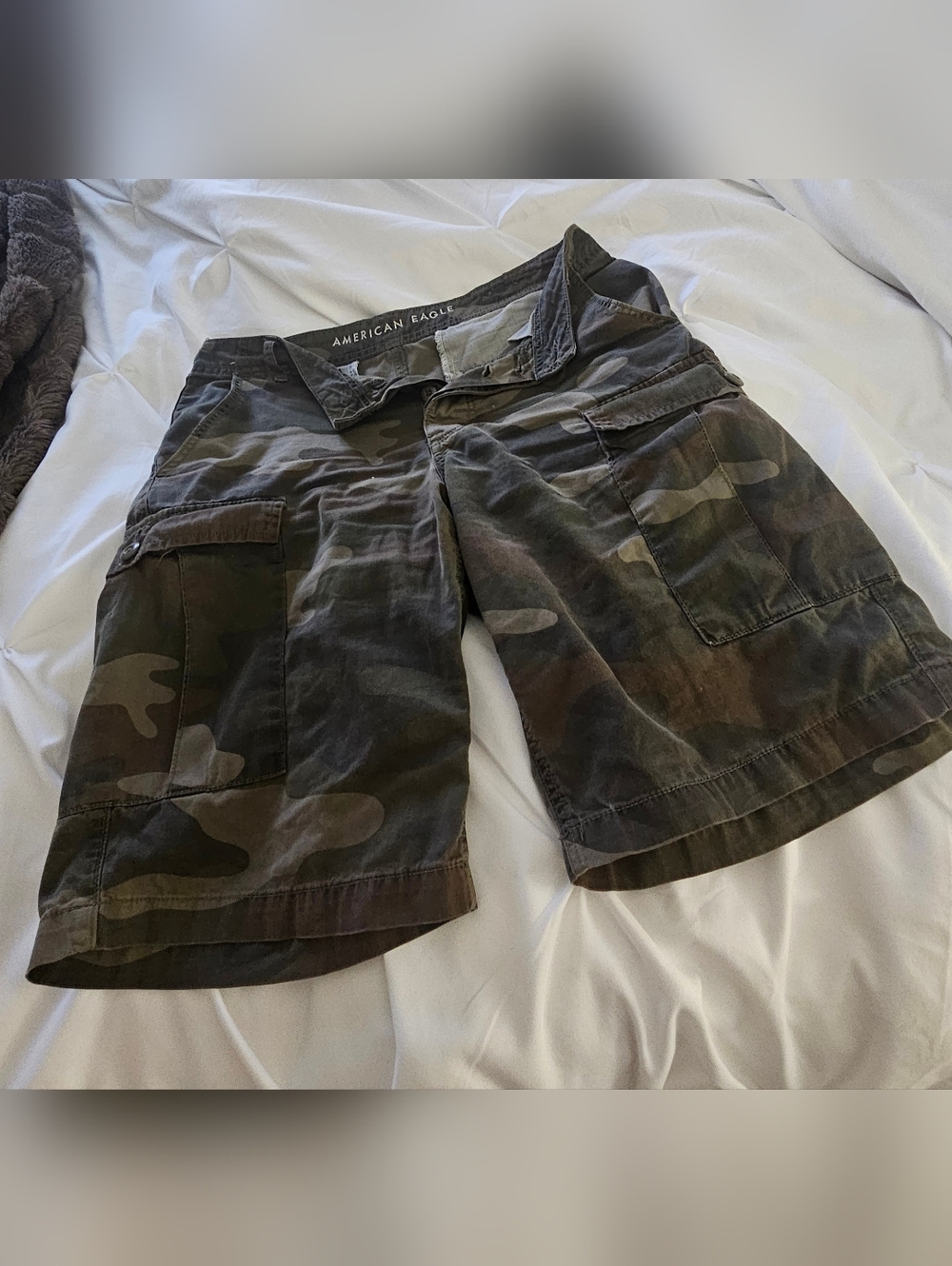 American Eagle Outfitters Women's Camouflage Cargo Shorts in Green/Brown, Size 6